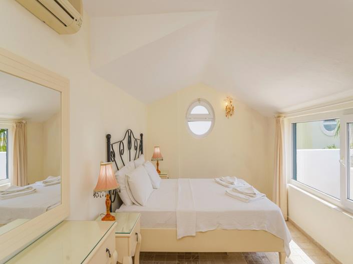 Image No.18-3 Bed Villa / Detached for sale