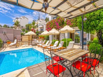 covered-outside-dining-area
