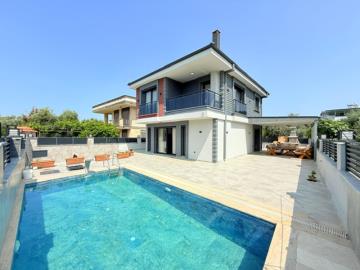 modern-Deatched-Villa-in-Akbuk