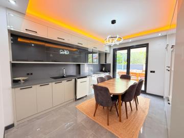 separate-built-in-kitchen-and-dining-space