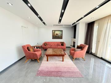spacious-lounge