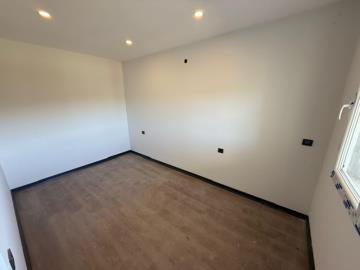 spacious-bedroom