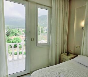 bedroom-with-access-to-balcony