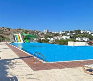 communal-pool-with-slides