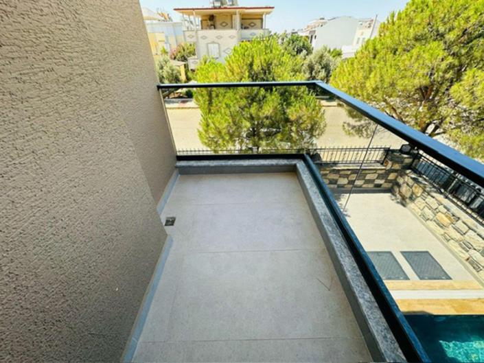 Image No.12-4 Bed Villa / Detached for sale