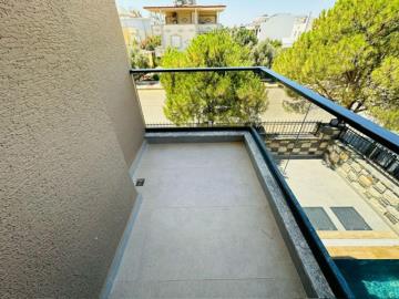 nice-balconies-off-bedrooms