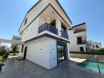 immaculately-finished-Villa-outside-Altinkum
