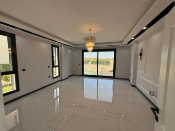 large-lounge-with-direct-access-to-the-pool