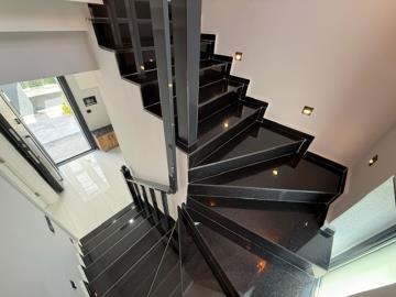 stairs-to-upper-floor