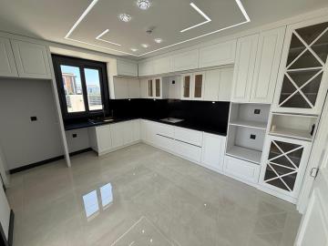 beautiful-fully-fitted-kitchen