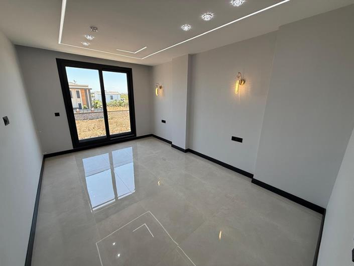 Image No.11-4 Bed Villa / Detached for sale