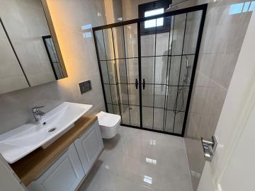 modern-fitted-en-suite