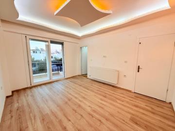 double-bedroom-with-en-suite-and-access-to-balcony