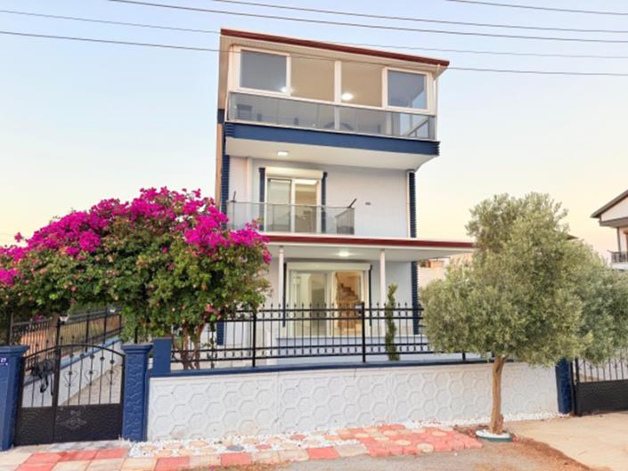 Image No.1-3 Bed Villa / Detached for sale