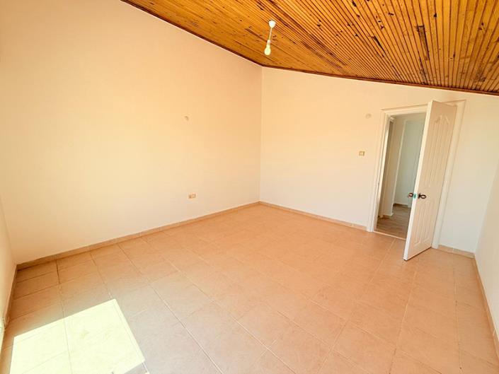 Image No.11-3 Bed Semi-Detached for sale