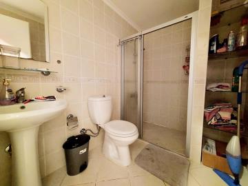 fully-tiled-family-bathroom