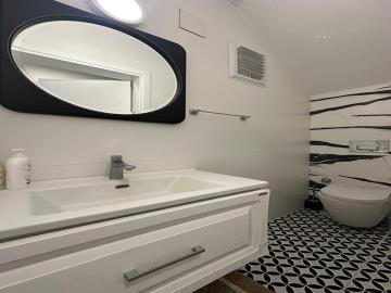 Modern-bathroom