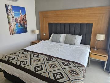 Feature-double-bed-surround