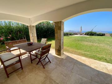 TC1933-Dining-on-the-covered-terrace