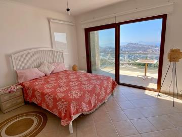 TC1933-Double-bedroom-with-a-view