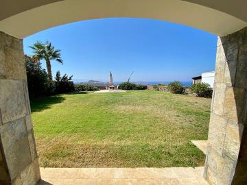 TC1933-Gorgeous-views-from-the-private-terrace