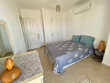 TC1933-Large-double-bedroom