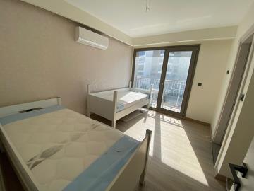 TC1934-spacious-bedroom