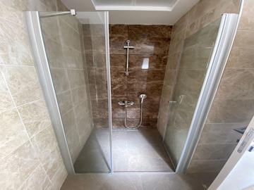 TC1934-spacious-shower-cubicle