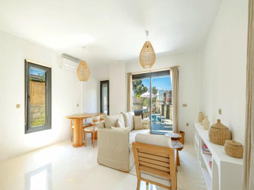 TC1937-large-lounge-and-dining-area