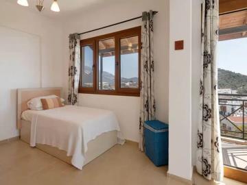 TC1938-double-room-with-a-third-bed