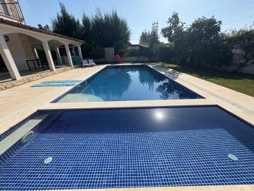 TC1939-childrens-view-of-the-pool