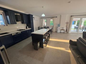 TC1939-large-fitted-kitchen