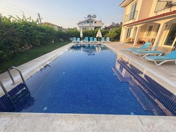 TC1939-large-private-swimming-pool