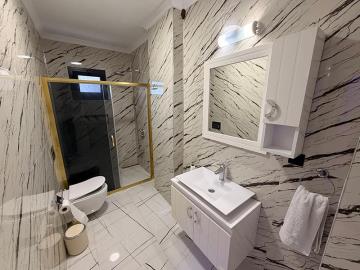 TC1941-feature-tiles-of-bathroom
