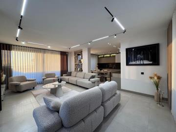 TC1942-open-plan-living-area-and-dining