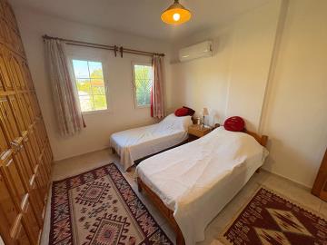 TC1943-large-twin-bedroom