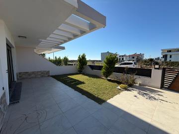 TC1944-large-terrace-and-garden-area