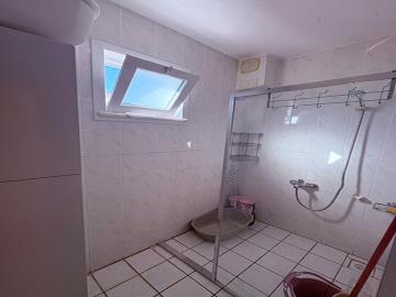 TC1945-bathroom