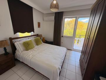 TC1945-bright-bedroom