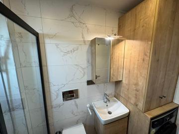 TC1946-bathroom-with-laundry