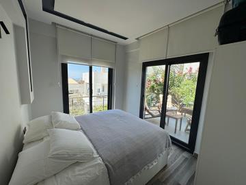 TC1946-double-bedroom-leading-to-terrace