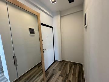 TC1946-entrance-door