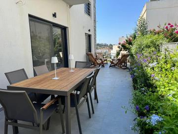 TC1946-terrace-dining-area