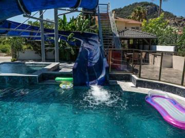 TC1949-Fun-slide-into-pool