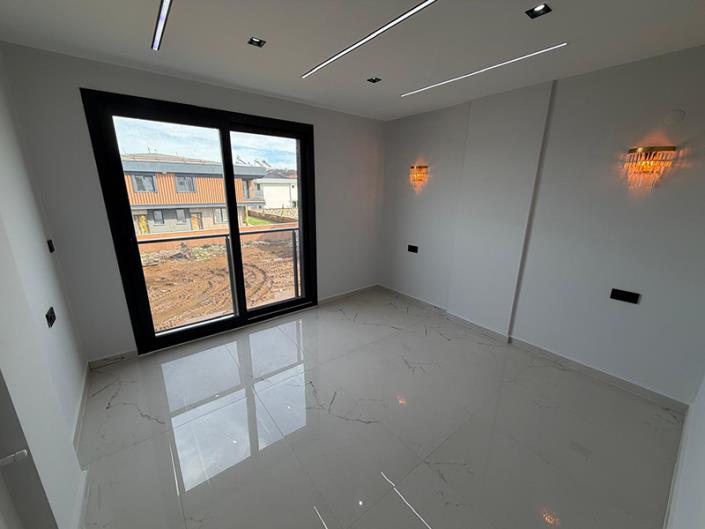 Image No.11-3 Bed Semi-Detached for sale