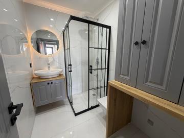 TC1947-family-bathroom-with-storage