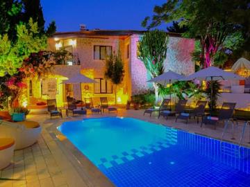 TC1950-1-the-villa-and-pool-by-night