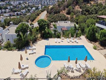 TC1951-pool-view-from-apartment