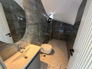 TC1953-en-suite-bathroom