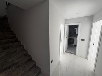 TC1952-entrance-hallway